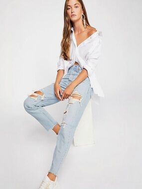 LEVI’S • Wedgie Fit Jeans in Collateral Damage